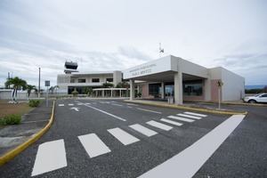 Aeropuerto Internacional Marìa Montez, en Barahona.