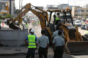 ADN inicia demolición verja Agencia Bella