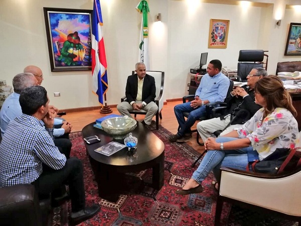 Ministro de Agricultura Osmar Benítez se reúne con miembros de la directiva de Adobanano.