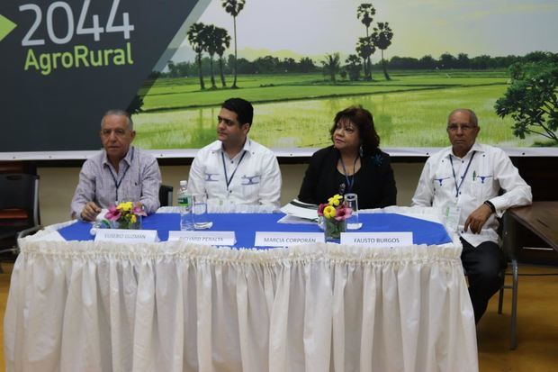Miembros de Agrorural en su primer foro nacional para el desarrollo de la agricultura y la ruralidad.