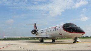 Air Century retomará viajes hacia Pedernales para impulsar desarrollo turístico de la Región