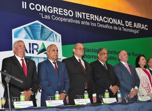 Mesa directiva en la ceremonia de apertura del Segundo Congreso Internacional de AIRAC sobre “Las Cooperativas ante los Desafíos de la Tecnología”.