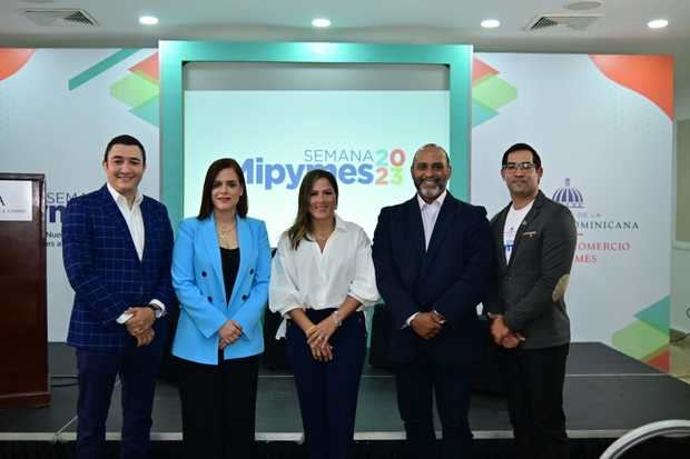 Albert Adam, Country Manager de Equifax junto a panelistas comentaron los beneficios y alcances que ofrecen los Burós de Crédito en República Dominicana.