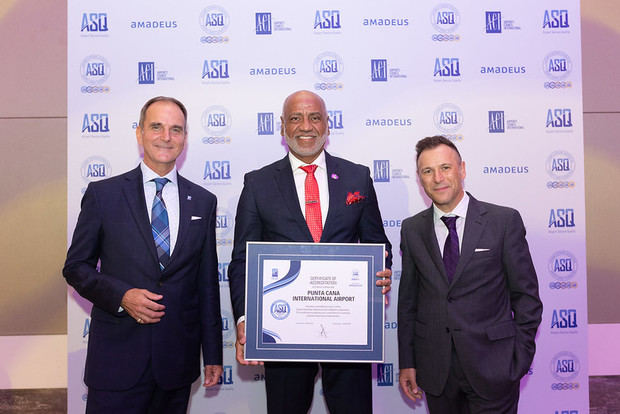 Alberto Smith durante la entrega de premios en los ASQ.