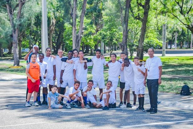 Alcaldía de Santiago organiza 50 partidos de fútbol de forma simultánea