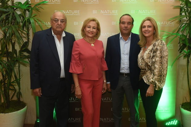 Alejandro Farach, Matilde Farach, Alejandro Farach y Carmen de Farach. 