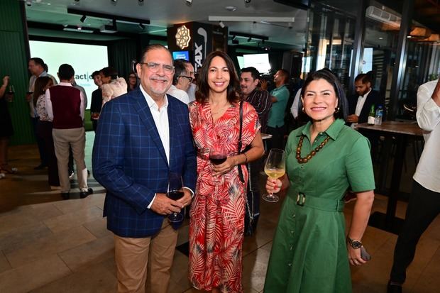 Alejandro Jovine, Josefina Pichardo y Alejandra Ortiz.