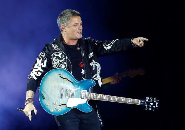 Alejandro Sanz sigue escribiendo páginas en la historia de la música al presentarse en el actuar en el estadio Vicente Calderón.