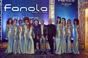 Alessandro Cavazzini, Nelson Ramírez y Mario Raimondi junto a las modelos del show.