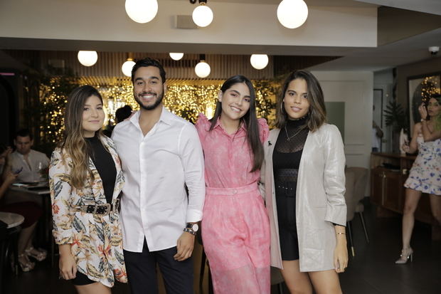 Alexa Muñoz, Sebastián Pou, Nicole Marie Betances y Jannel Castillo.