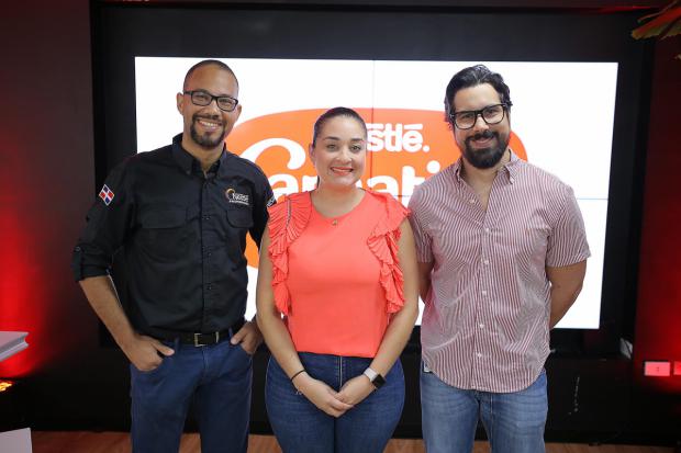 Alexander Cabral, Liliana Ríos y Emil Fernández