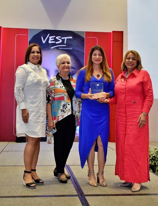 Alexandra Tabar, Margarita Mendoza, Luisa Feliz y Luisa de Aquino.