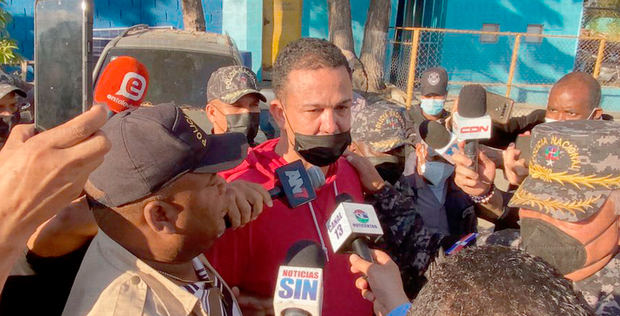 Alexis Villalona afirma sentirse arrepentido de golpear a la 'muchacha'.