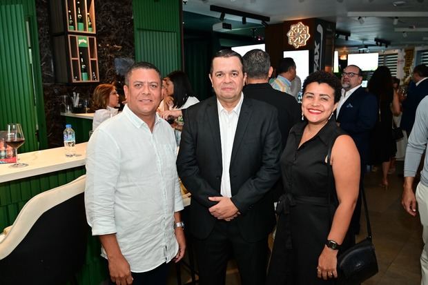 Alexis Santana, Rafael Fernández e Ibelca Mencia.