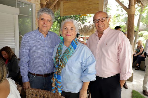 Andrés Ferrer, Lizzie Sánchez y Ricardo Lebrón.