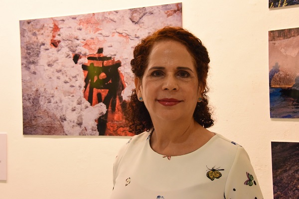 Angela Hernandez en la muestra Singular&Plural en Bellas Artes