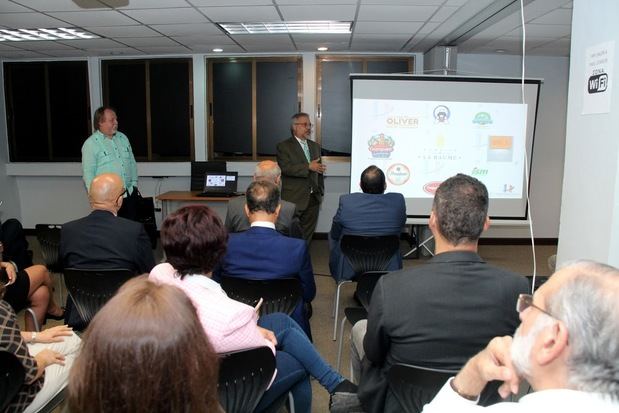 Presidente de la ANEIH, Ing.Leonel Castellanos Duarte en el conservatorio económico.