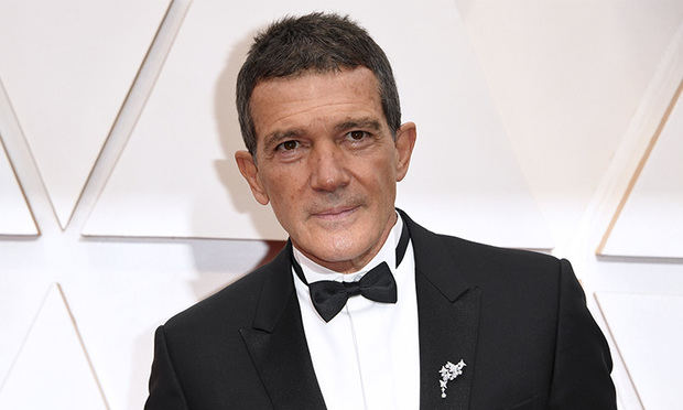 Antonio Banderas anunció que tiene coronavirus.