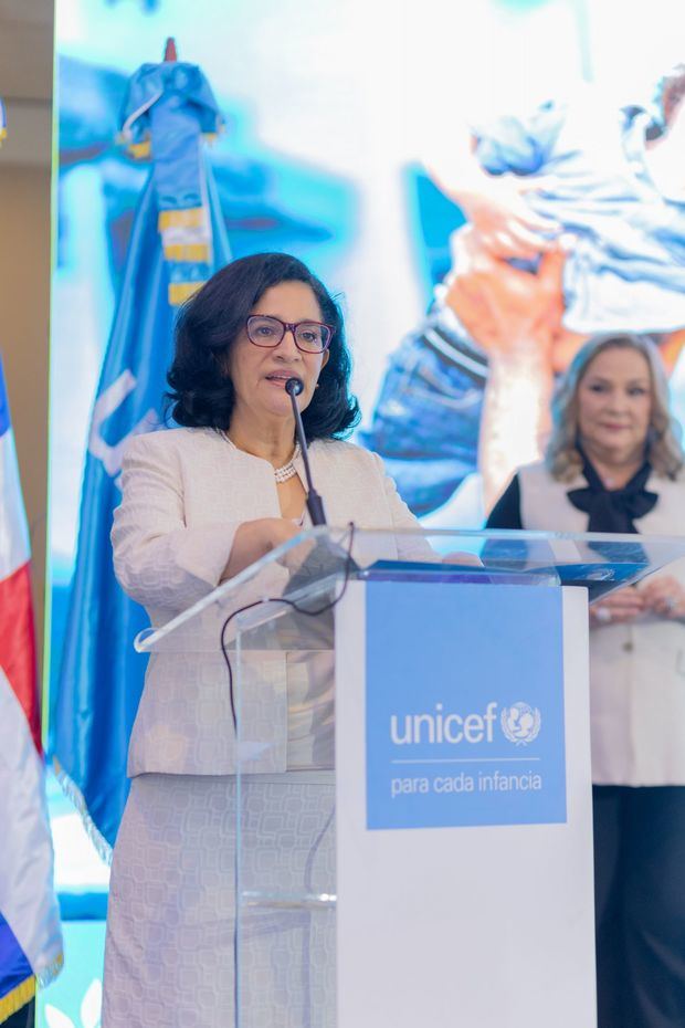 Anyoli Sanabria, representante adjunta de UNICEF en su ponencia.