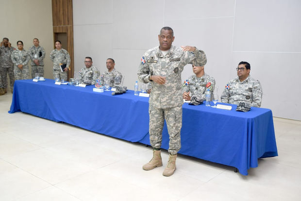 Armada realiza ceremonia de cambio de mando de su Comandancia General y asume vicealmirante Sosa Castillo.