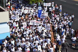 Mujeres marchan contra la violencia, hacen recorrido por diferentes calles del interior del Centro Olímpico Juan Pablo Duarte y que terminó en la Casa Nacional del Voleibol Ricardo -Georiver- Arias.