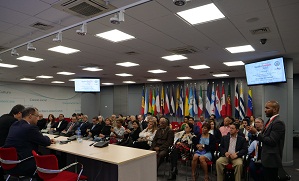 Asistentes a la conferencia de Mármol