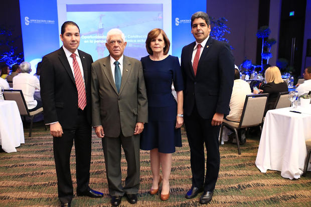 Randolph Phipps, Santiago Reinoso, Yolanda Guzmán y José Luis Ventura.