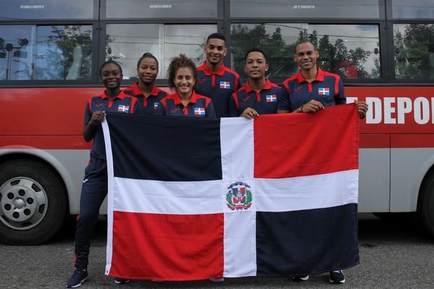 Atletas de bádminton preparados para partir a Lima 2019.