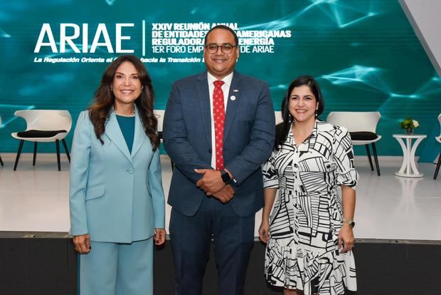 Aura Caraballo, Andrés Astacio y Biviana Riveiro.