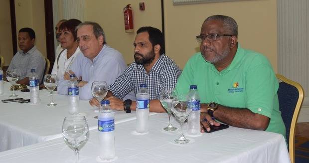 Autoridades de Puerto Plata planifican inicio de la temporada alta de turismo