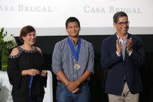 Casa Brugal galardona a 251 estudiantes meritorios