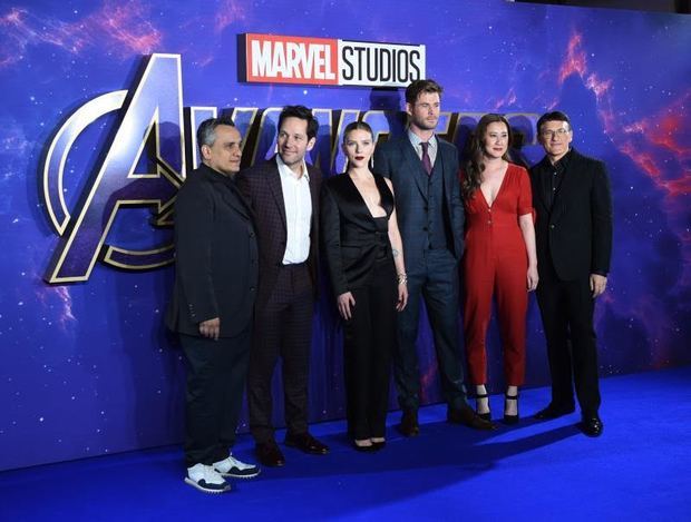 En la imagen, el director estadounidense Joe Russo, el actor estadounidense Paul Rudd, la actriz estadounidense Scarlett Johansson, el actor australiano Chris Hemsworth, el productor Trinh Tran y el director Anthony Russo de la película 'Avengers: Endgame'. 
