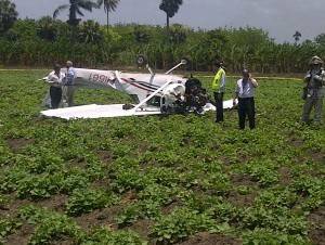 Piloto sale ileso de accidente de avioneta en campo de guineos de Montecristi 