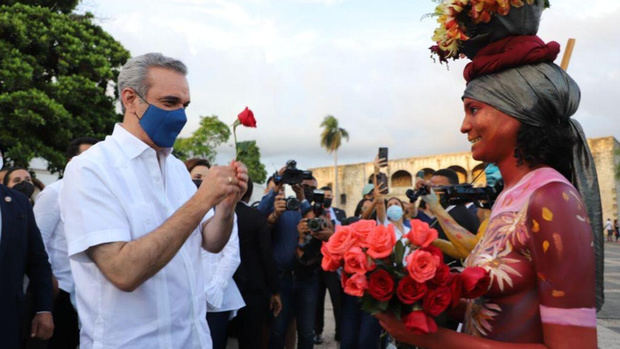 Presidente Abinader visita la Ciudad Colonial.