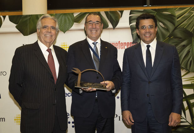 Desde la izquierda, los señores Rafael Caballero, Juan Martín de Oliva y David
Collado.