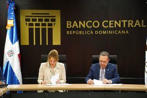 BCRD y MINC firman un acuerdo para realizar la Encuesta Nacional de Consumo Cultural.