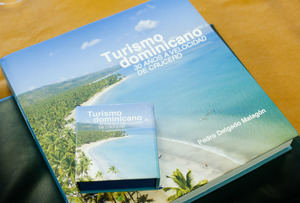 El libro “Turismo dominicano: 30 años a velocidad de crucero” forma parte de los trabajos promotores de la industria turística local que realiza el Banco Popular Dominicano con el  objetivo elevar la marca país de la República Dominicana en el mundo, mostrando su variada oferta, sus infraestructuras y recursos naturales, y la amabilidad y cortesía de los dominicanos. 