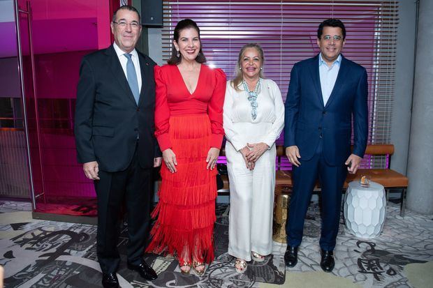 Empresarios hoteleros, turoperadores y otros representantes del sector se
reúnen para conocer el impacto del Banco Popular en el desarrollo del turismo dominicano.