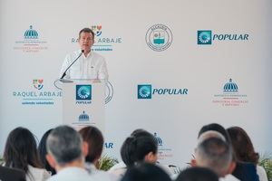 El ministro Ito Bisonó subrayó el empeño del MICM en impulsar este programa, que
promueve la responsabilidad social empresarial en beneficio de las comunidades.