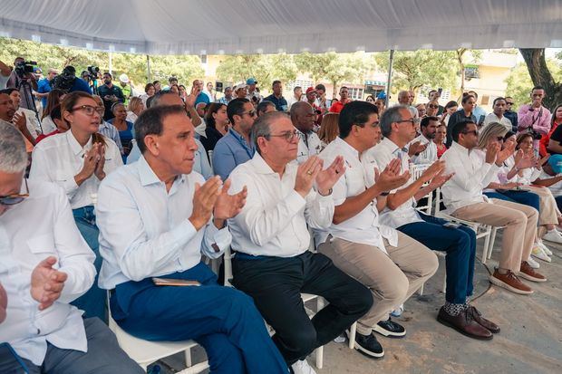 En el acto de inicio de obra estuvieron presentes representantes del Banco Popular
Dominicano, la Alcaldía del Distrito Nacional y miembros de la comunidad de Cristo Rey.