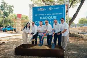 Desde la izquierda los señores, Mariel Bera, José Hernández Caamaño, Carolina
Mejía, José Mármol, Félix Cruz Jiminián y Felipe (Fellito) Suberví.