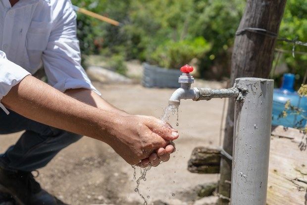 El recurso hídrico se distribuirá entre 24 llaves domiciliarias en la comunidad de
Boca de los Arroyos.