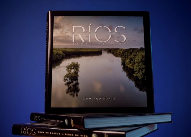 El libro Ríos dominicanos. Redes de vida” tiene el propósito de generar una mayor conciencia en torno a la importancia de salvaguardar los recursos hídricos superficiales en toda la geografía nacional. 