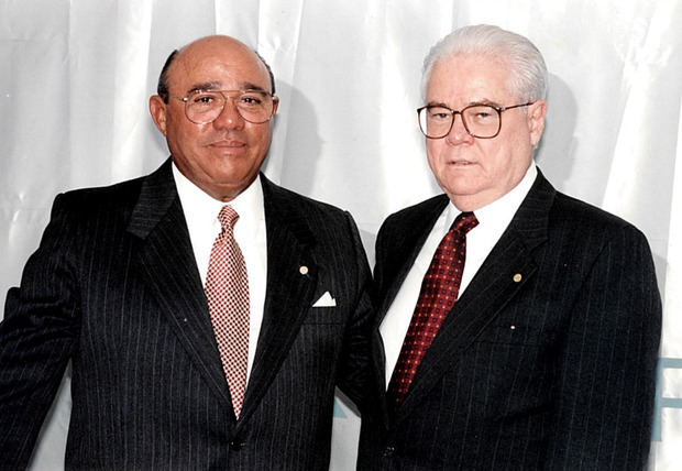 Desde la izquierda, los señores Pedro A. Rodríguez y Alejandro E. Grullón E.