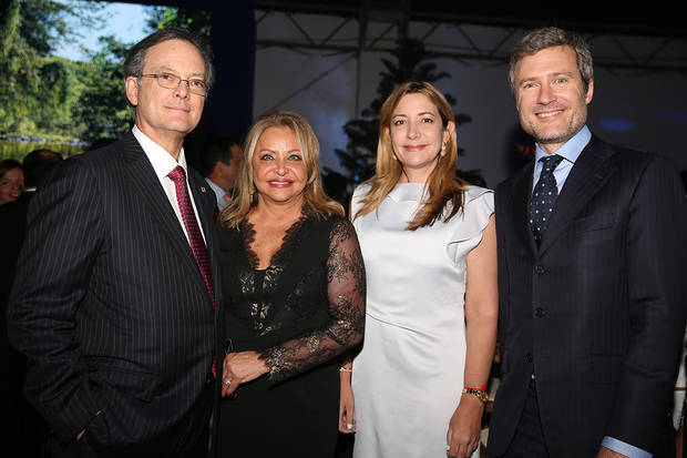 De izquierda a derecha, los señores Manuel A. Grullón, Rosa Hernández de Grullón, Isabel Turull y Martín Roos.