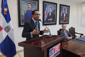 En sus palabras durante el encuentro, el ministro de Educación, señor Andrés Navarro,  expuso que es necesario ir creando una nueva institucionalidad en el Estado dominicano para poder tener entidades capaces de responder a la nueva ciudadanía que se está formando al interior de las aulas.