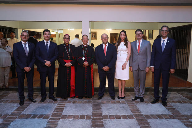 A este encuentro asistieron ejecutivos del Banco Popular como el señor Christopher Paniagua, vicepresidente ejecutivo senior de Negocios Nacionales e Internacionales; Juan Lehoux, vicepresidente ejecutivo de Negocios Empresariales y de Inversión; Arturo Grullón, vicepresidente de Negocios Personales y Sucursales; Juan Manuel Martín de Oliva, vicepresidente del Área de Negocios Turísticos, así como miembros del cuerpo gerencial de negocios con asiento en la zona este del país. 