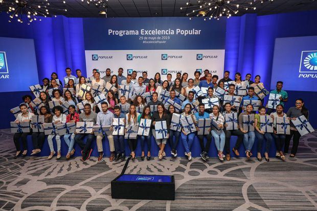 Escena de un pasado encuentro de becados. El Banco Popular cubre el total de los gastos de la colegiatura de cada estudiante y ofrece formación complementaria. 