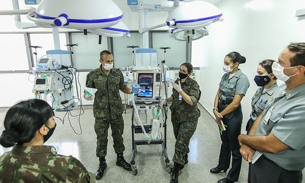 Mujeres militares en la primera línea de defensa frente a la Pandemia.