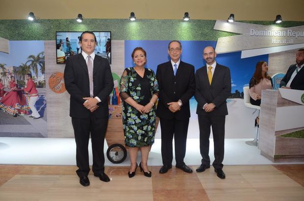 Edward Wall, Luisa María de Aquino, Felipe Aquino y Leandro Tajes.